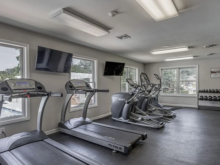 Capital Pointe Apartments — Photo 8
