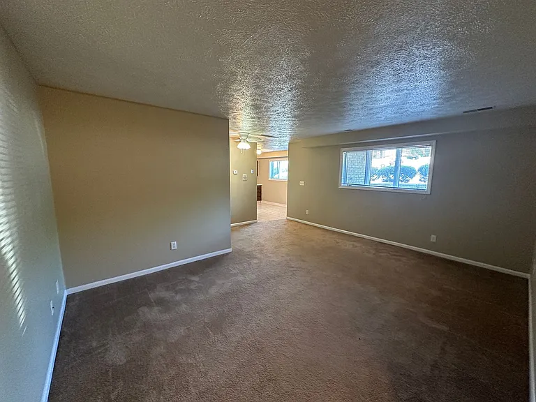 483-491 Lovers Lane; Country Clb #4401-4409-4516 — Photo 2