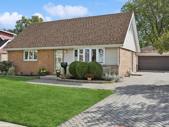 8753 Cranbrook Ln, Bridgeview, IL 60455