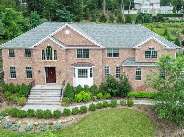 85 Far Brook Dr, Millburn Twp., NJ 07078