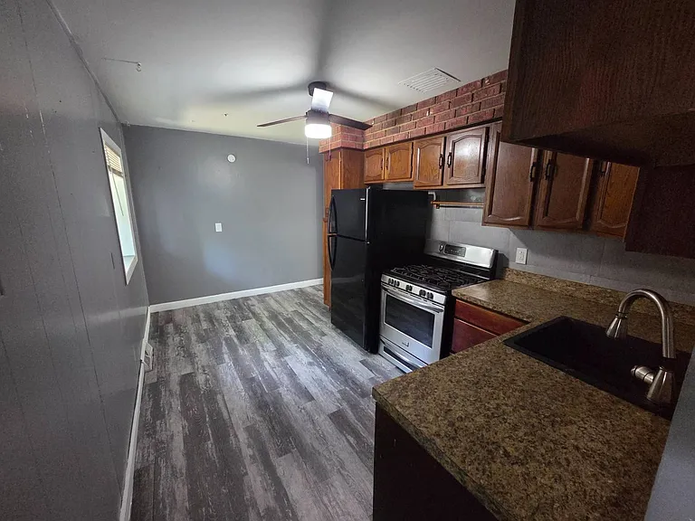 2401 Eastlawn St — Photo 25