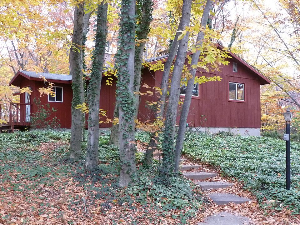 1st image of 11520 Lakeshore Dr