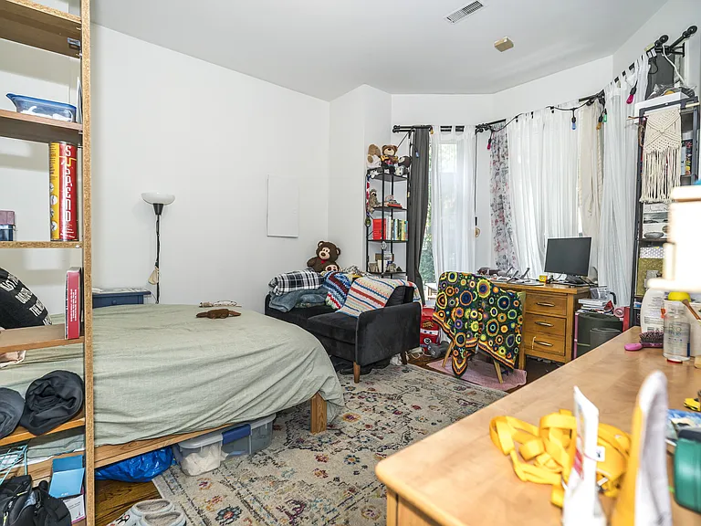 155 Robert St #B — Photo 2