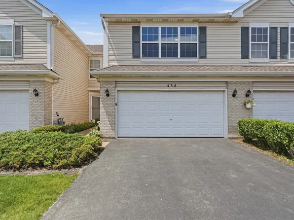 434 Windham Cove Dr, Crystal Lake, IL 60014