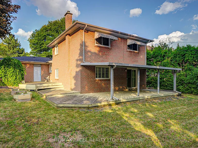 108 Babcombe Dr — Photo 49