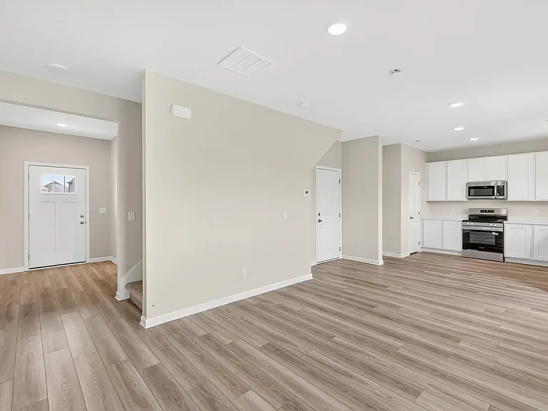 577 Merit Ct — Photo 2