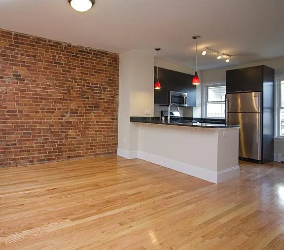 4 bed, 9999 sqft, $4,600 — Photo 2