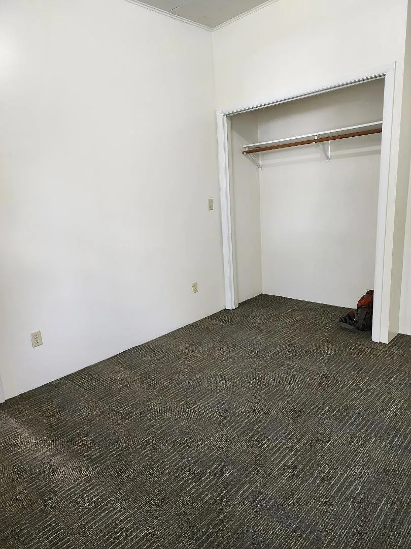 Unit Photo - 115 E Somo Ave