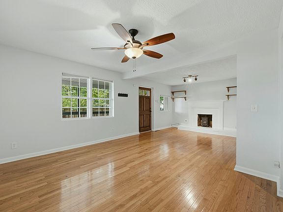 5th image of 899 Bouldercrest Dr