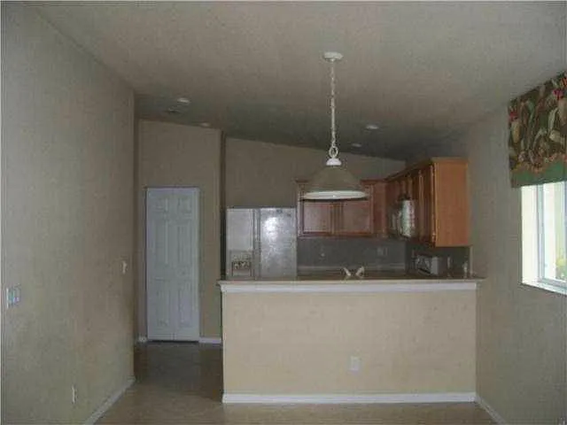 3 bed, 2.0 bath, 1837 sqft, $2,595 — Photo 3