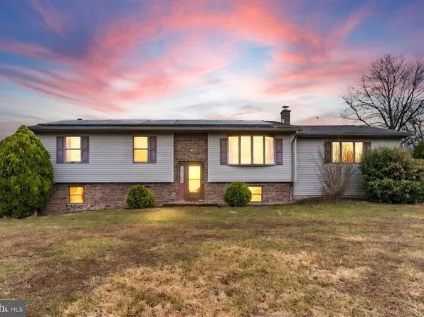 48 Red Hill Rd, Newport, PA 17074