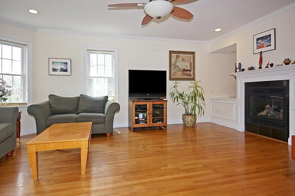 4 bed, 3.5 bath, 2200 sqft, $6,950 — Photo 4