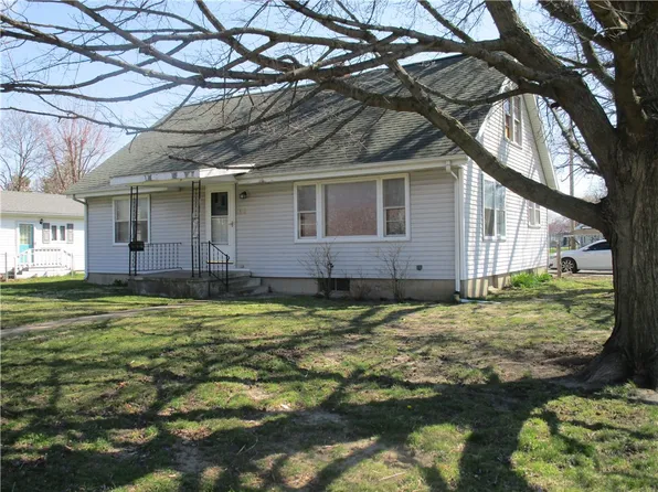 514 S Walnut St, Pana, IL 62557