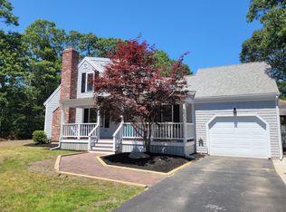 10 Agawam Rd, Marstons Mills, MA 02648