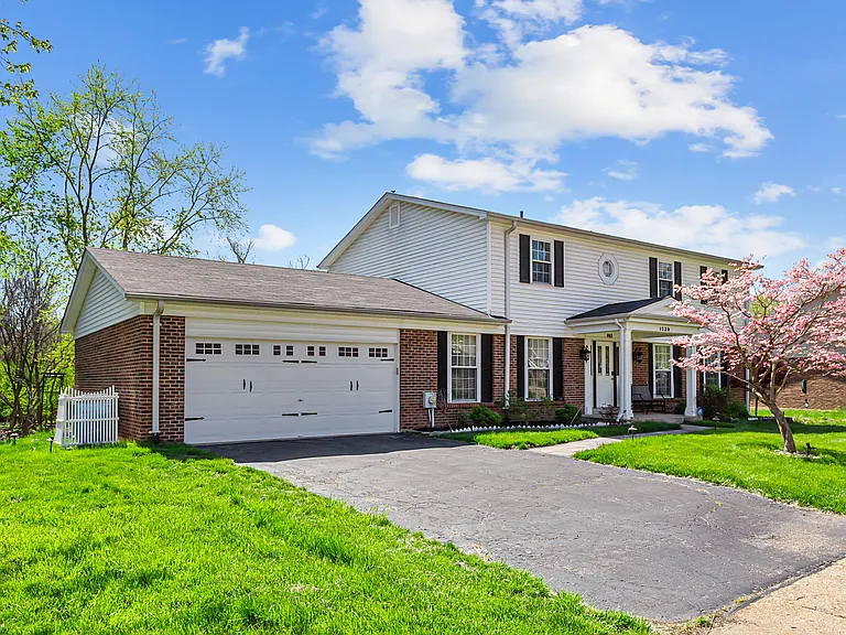 1528 Woodroyal East Dr — Photo 2