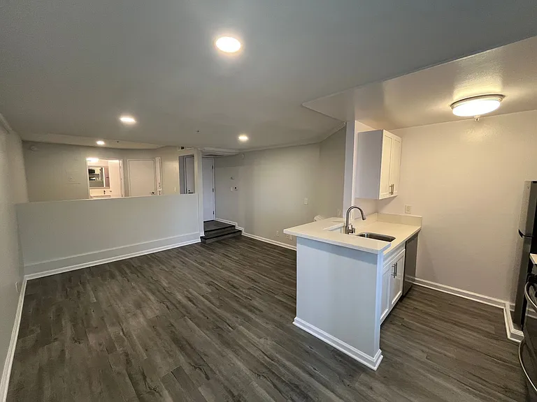 1223 Federal Ave — Photo 30
