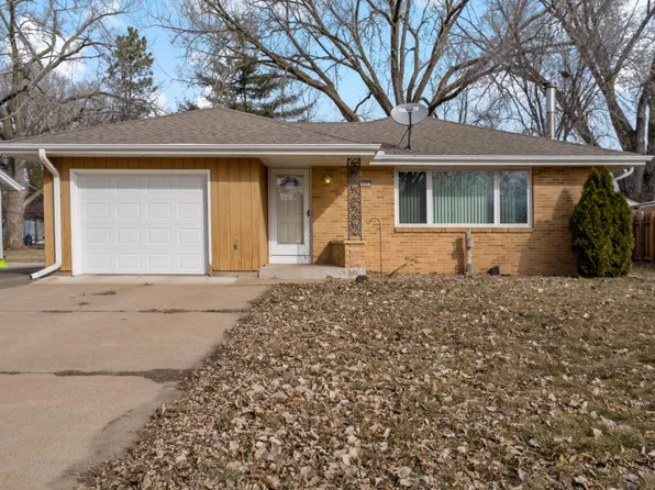 427 Longfellow St NE, Fridley, MN 55432