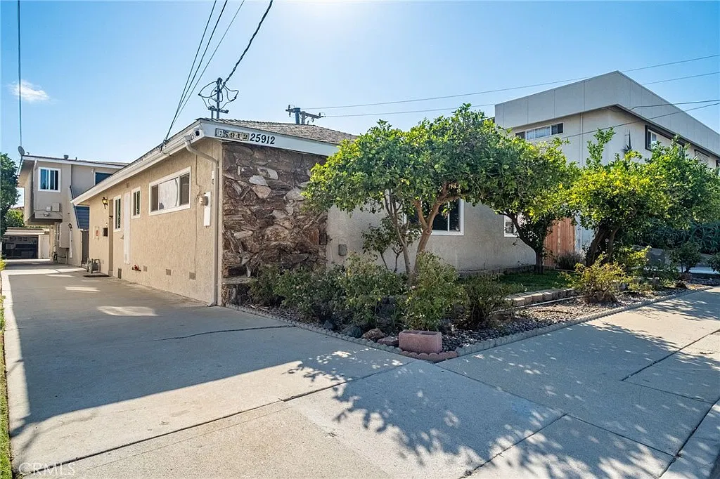 3 bed, 1592 sqft, $3,595 — Photo 1