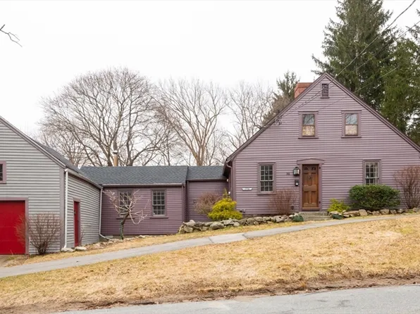 38 Story St, Essex, MA 01929