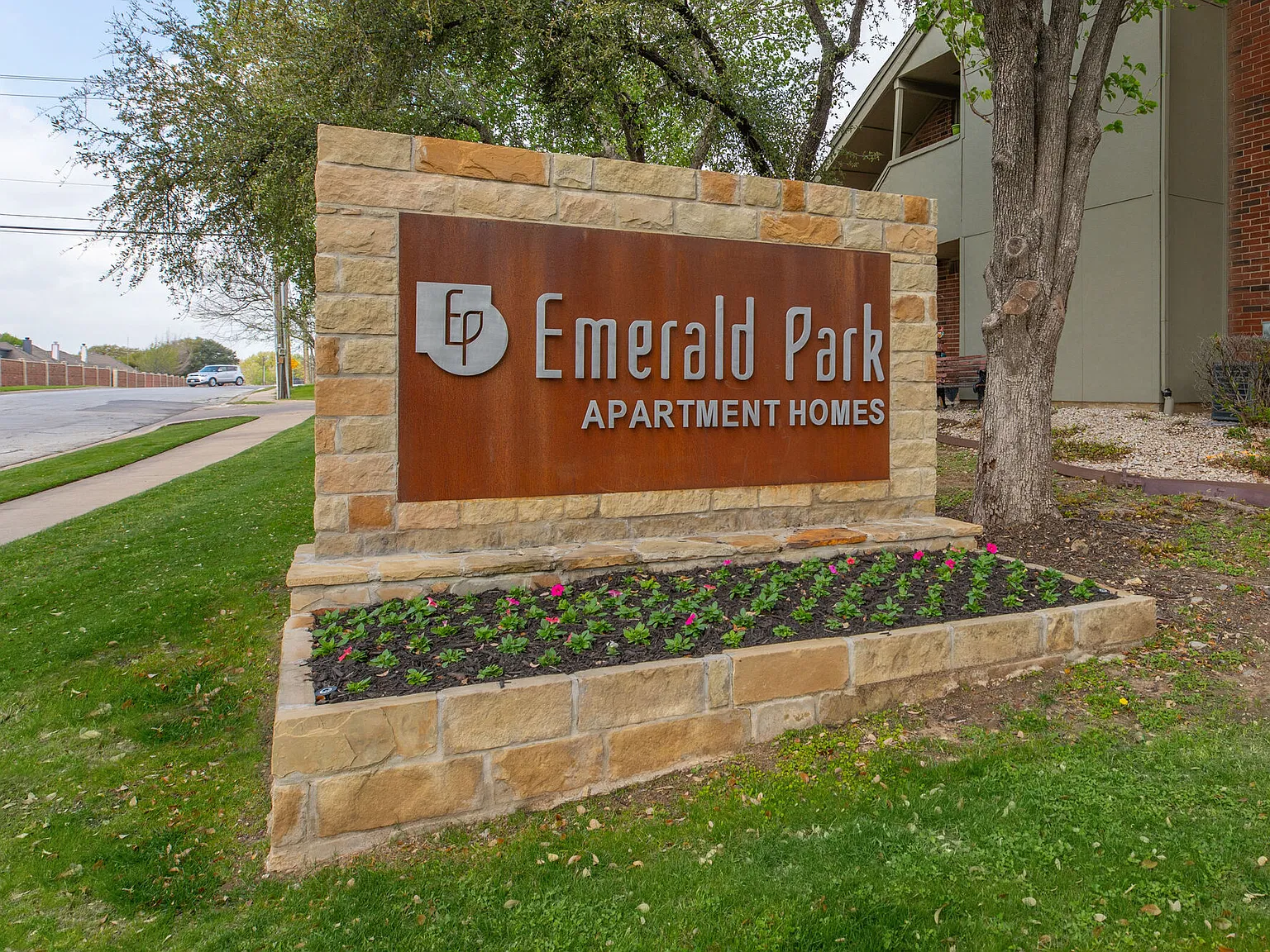 Emerald Park — Photo 3