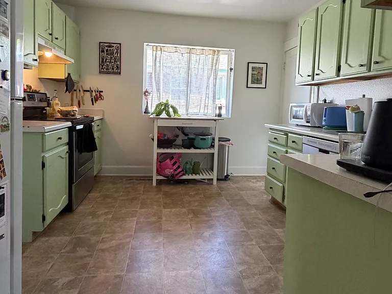 148 E Hampton Ave — Photo 6