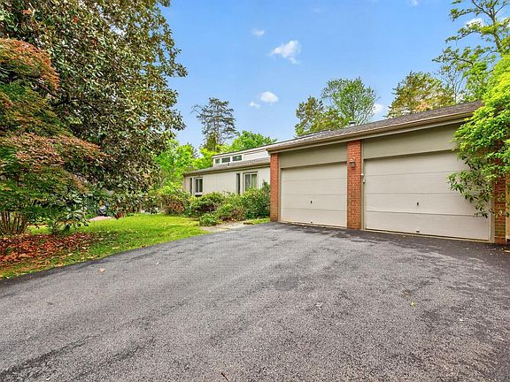 3rd image of 9404 Woodington Dr