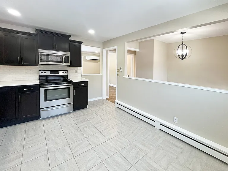2 Burning Bush Blvd #2B — Photo 6