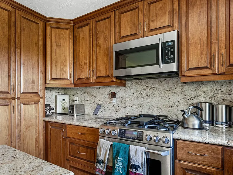 655 Sutter Ln — Photo 13