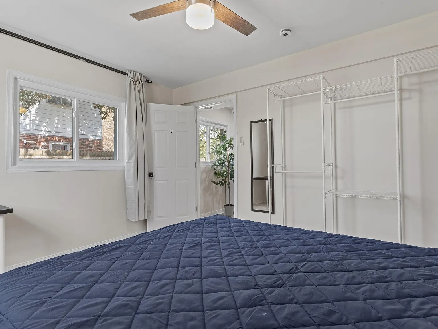 4 bed, 3.0 bath, 2044 sqft, $1,070 — Photo 2