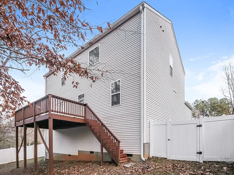 305 Farrington Dr — Photo 17