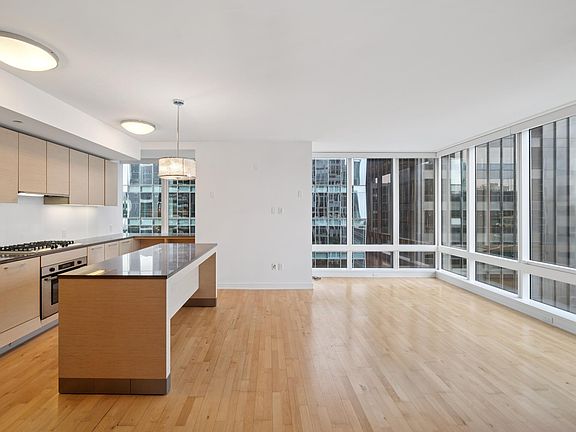 5th image of 301 Mission St APT 19C