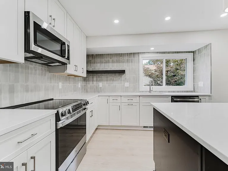7107 Sontag Way — Photo 15