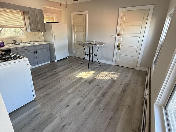 4th image of 49 Arlington St Floor 2