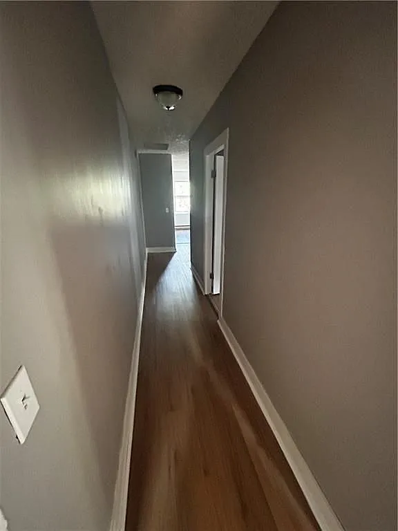 3 bed, 1.0 bath, 1080 sqft, $1,900 — Photo 3