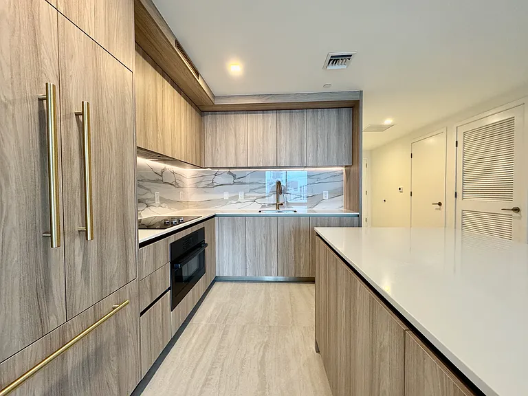 77 SE 5th St #4002 — Photo 9