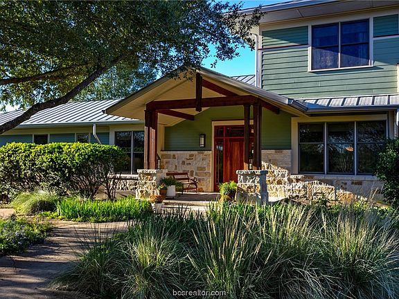 4th image of 4070 Sweetwater Dr