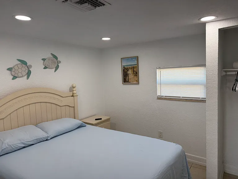 701 SE Bahama Ave — Photo 10