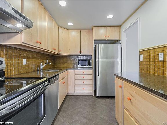 3rd image of 200 High Point Dr APT 207