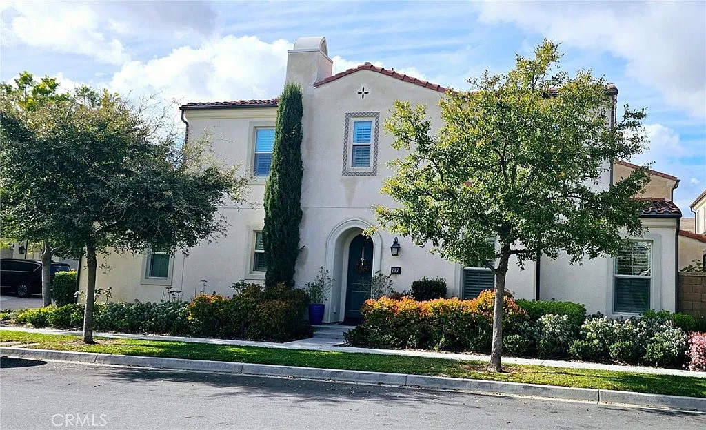 4 bed, 3.5 bath, 2552 sqft, $6,200 — Photo 2