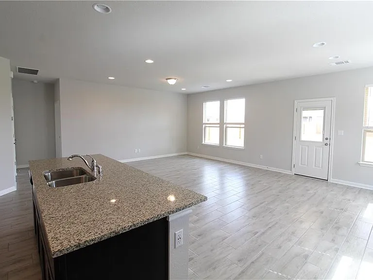 120 Peruvian Ln — Photo 23