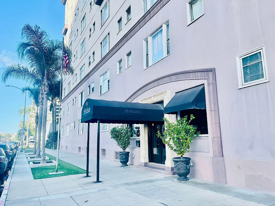 10 Atlantic Ave #706