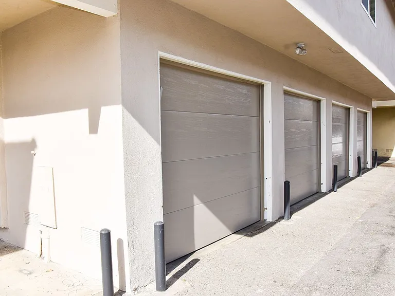 815 N Olive St — Photo 31