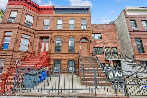 Rented by Prime Square Realty | media 8