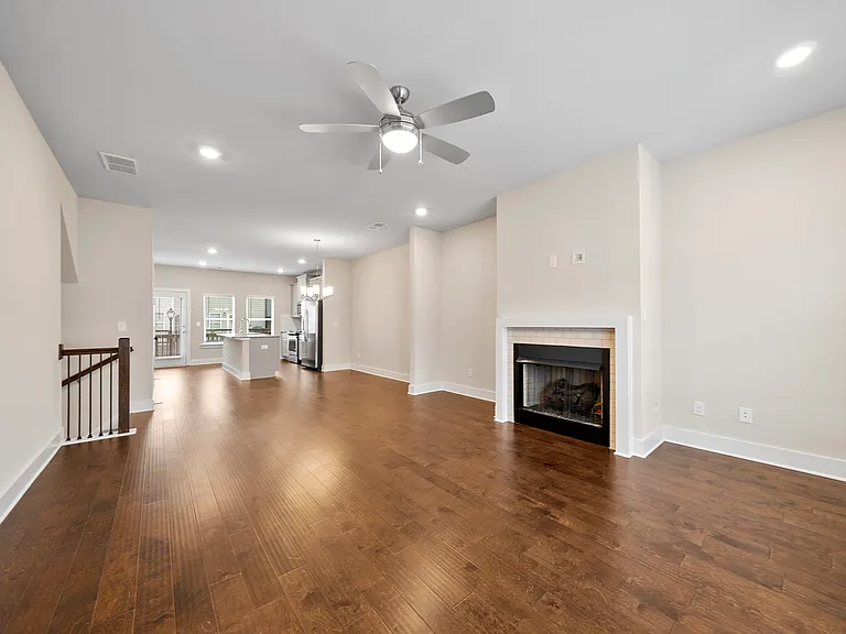 3761 Oxford Cir — Photo 3