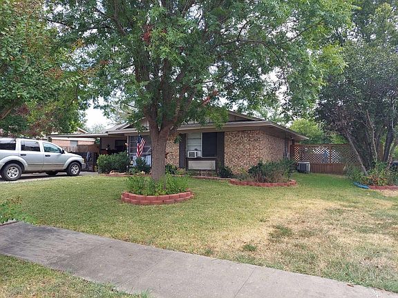 2nd image of 1504 Skyline Dr