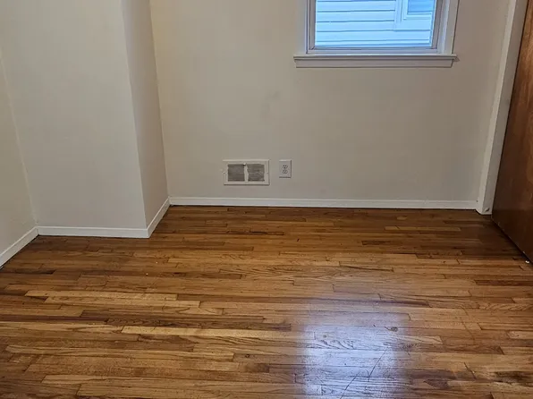 502 Avenue East image 21 of 28