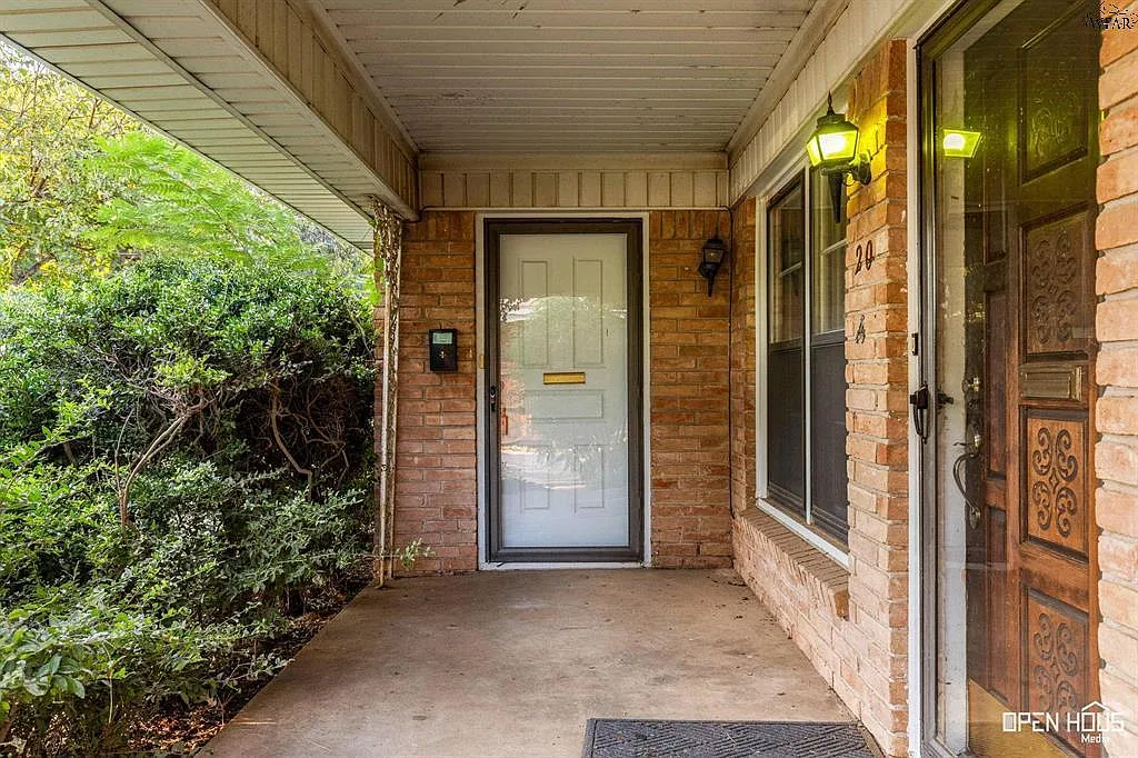 20 Sarasue Ln — Photo 2