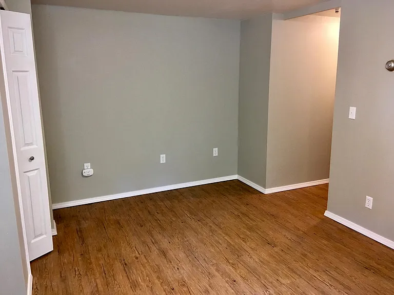 214 W Thomas St #6 — Photo 7
