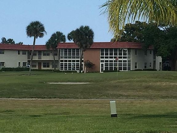 3rd image of 11 Vista Palm Ln