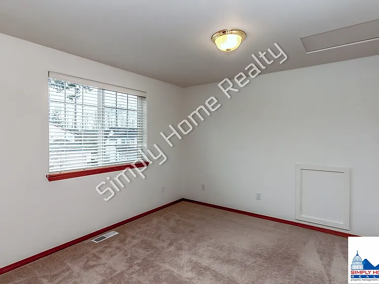 4100 Campus Green Dr NE — Photo 25